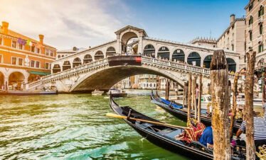 Discover Venice – Morning Walking Tour and Gondola