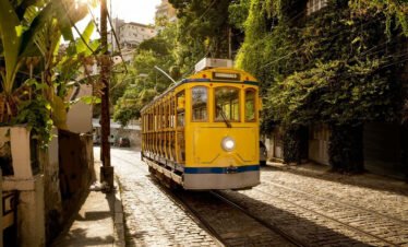 Guided Walk to Rio Antigo and Santa Teresa with Transport
